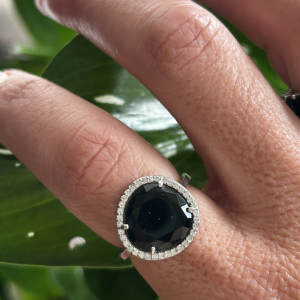 Anillo Piedra Negra y Brillantitos